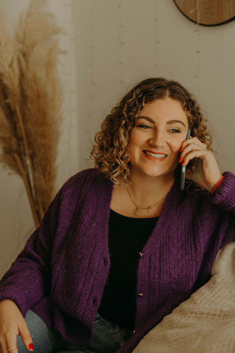 photo-clothilde-bernard-au-telephone